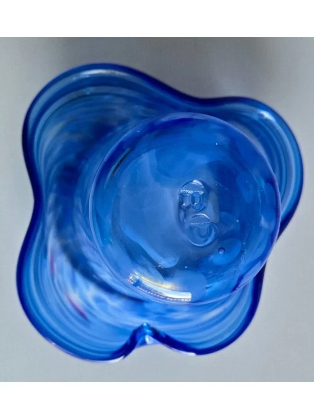 Blown Glass VASE Blue and White Swirled Tulip Shape Art Glass 6 x 8 " Stamped BP - Picture 5 of 7
